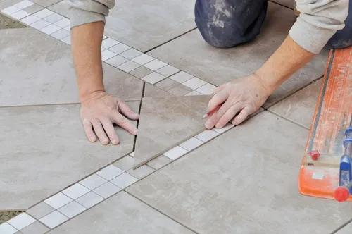 Wybór płytek na taras – czym się sugerować?