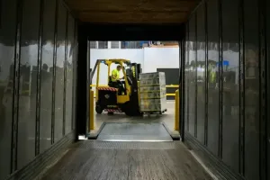 Jak usunąć wodę z baku ciągnika? Proste i skuteczne sposoby